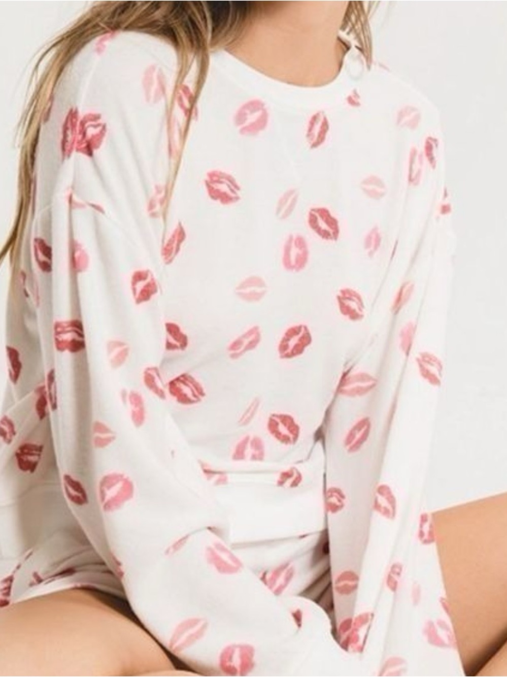 Z Supply Kissed Crew Pullover Sweatshirt Size Medium White
Red Lips